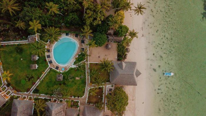  Filao Beach by Sansi in IOI / Zanzibar, image_1